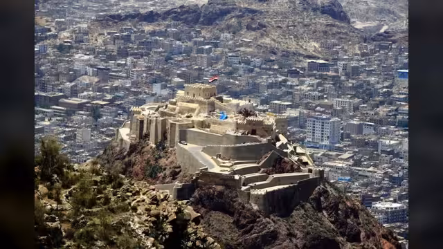 توجيهات رئاسية بالإفراج عن صحفيين وناشطين ملاحقين في تعز