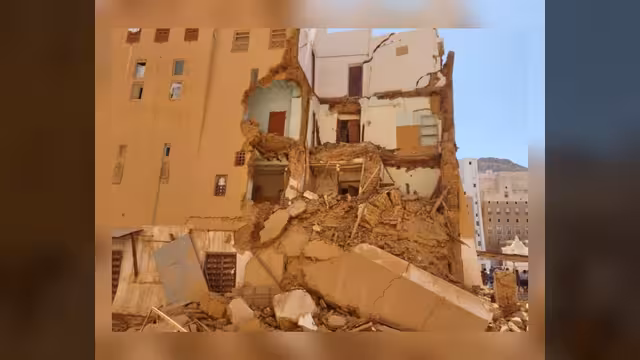 شبام: انهيار منزل طيني في شبام بعد أيام من ظهور تصدعات خطيرة عليه