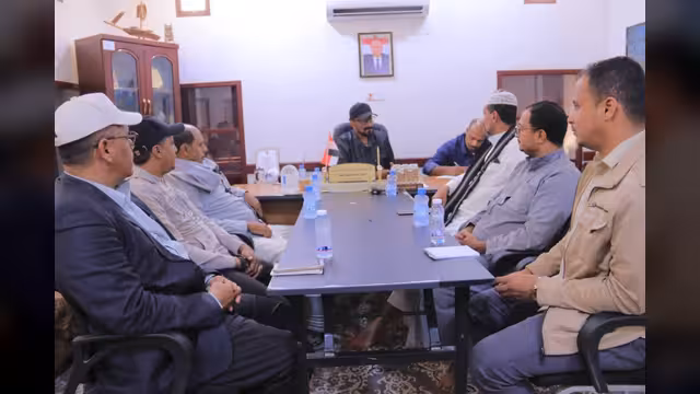 شبام: اجتماع موسّع يناقش التقرير النهائي لأسباب انهيار أحد المنازل بمدينة شبام التاريخية