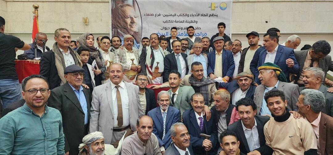 الابارة مع ادباء وكتاب وصحفيين 