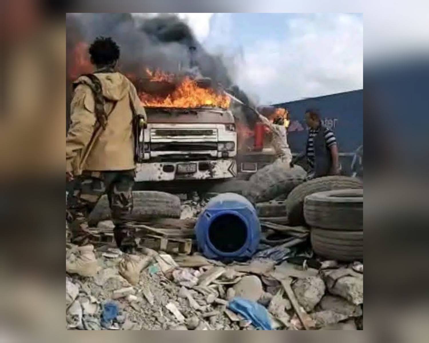 حريق في ساحة جمركية بميناء الحاويات بعدن