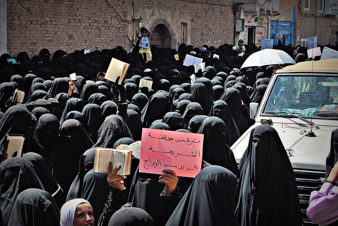 مظاهرات للاصلاح امام البرلمان، لمنع قرار منع تزويج الصغيرات٢٠١٠ مظاهرات للاصلاح امام البرلمان، لمنع قرار منع تزويج الصغيرات٢٠١٠