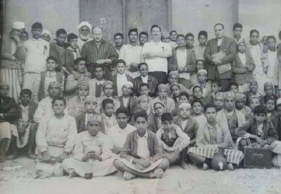 طلاب مدرسة الايتام