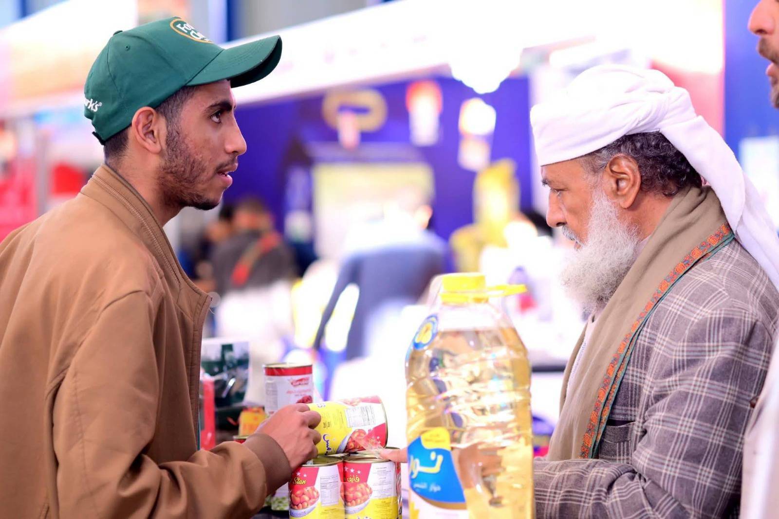 صنعاء.. “الفرجة” تتغلب على الشراء في المعارض الرمضانية