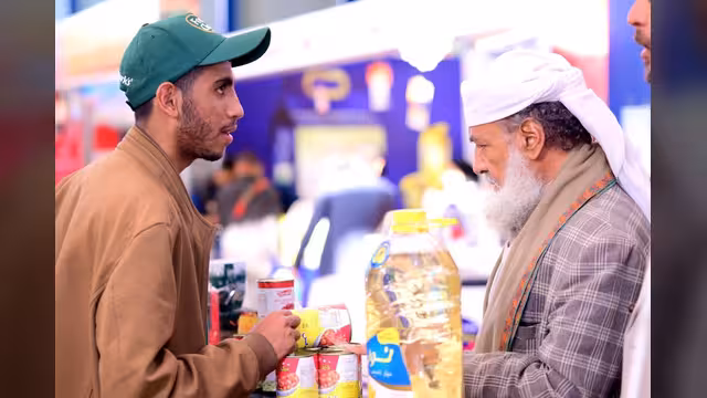 صنعاء.. “الفرجة” تتغلب على الشراء في المعارض الرمضانية