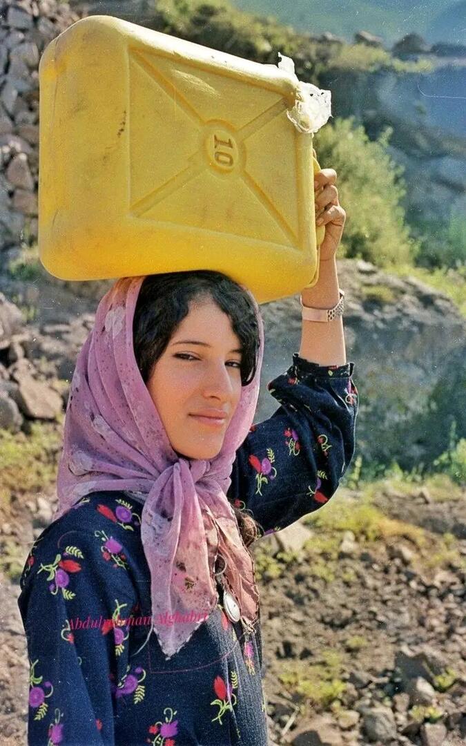 صورة لفتاتة في 1986