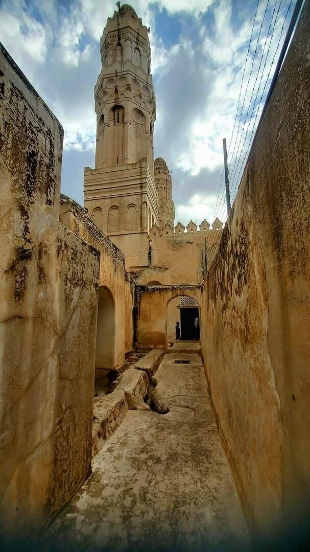 جامع الأشرفية في تعز _ منصات