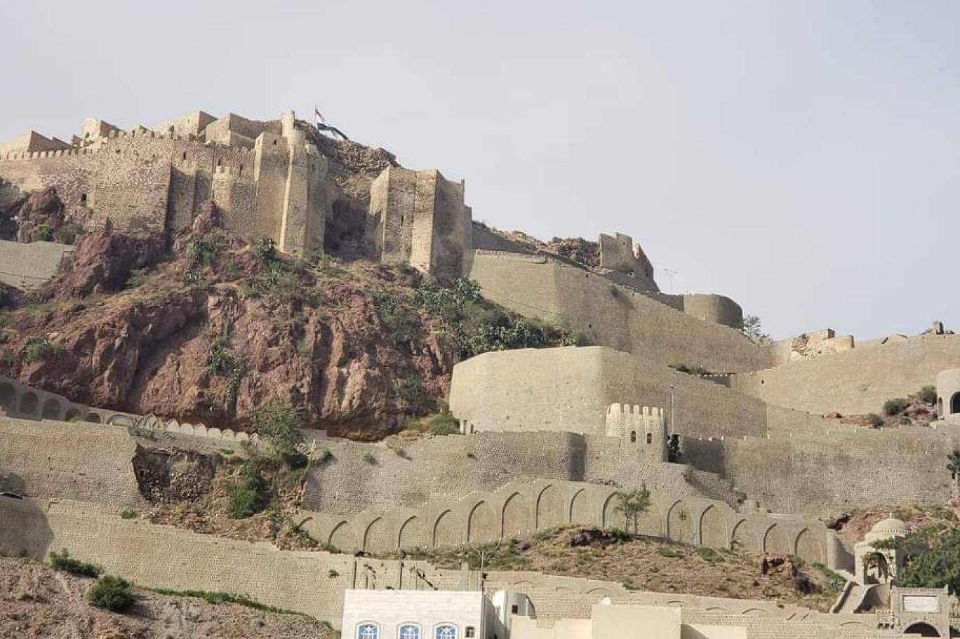 تراث اليمن في مهب "مشاريع الورق".. تعز نموذجاً لتبخر التمويلات وبقاء الأطلال