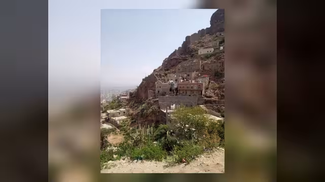 تعز: تحذير من انهيار يهدد 15 منزلاً في وادي المحبة