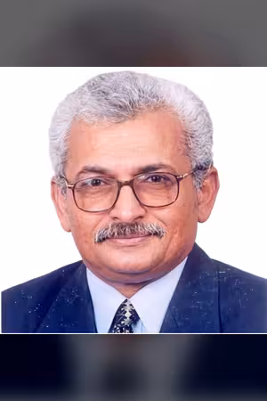 محطات مضيئة في حياة رمز ثقافي يواجه المرض بصمت (الحلقة الأولى)