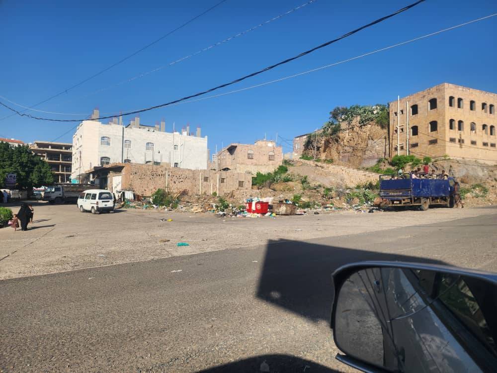 سكان حي الكهرباء بتعز يطالبون بوقف محطة غاز تهدد سلامتهم