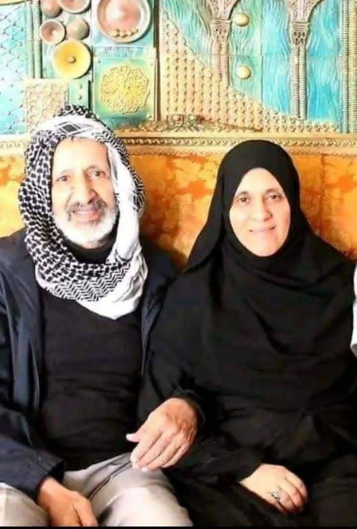 الدكتورة إلهام مع أبيها الدكتور محمد المتوكل