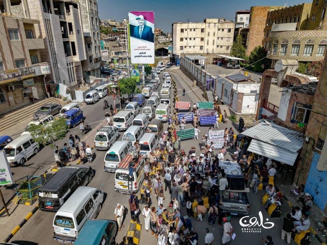 وقفة إحتجاجية لسائقي الباصات